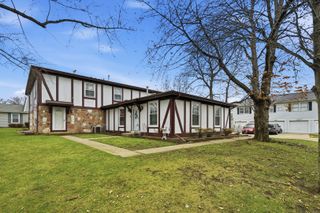 311 Meadow Court, Vernon Hills, IL 60061