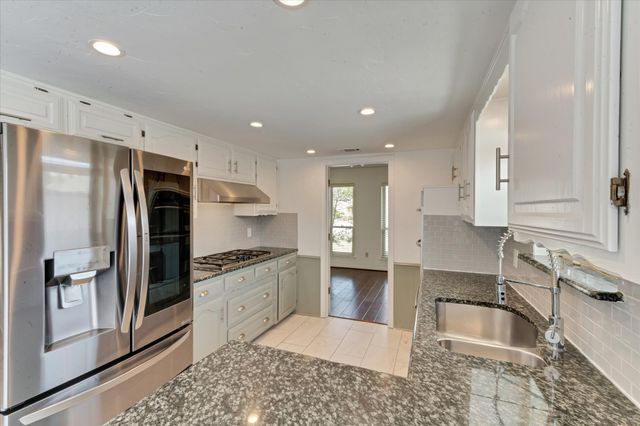 204 Willowcrest Drive, Garland, TX 75040