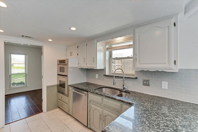 204 Willowcrest Drive, Garland, TX 75040