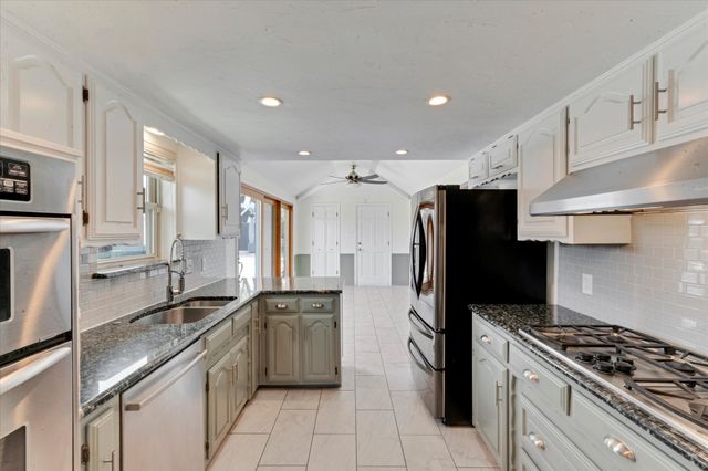 204 Willowcrest Drive, Garland, TX 75040