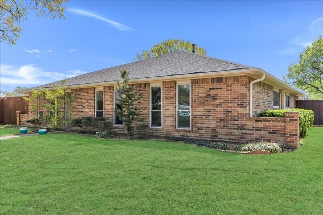 204 Willowcrest Drive, Garland, TX 75040