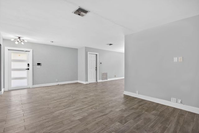 7504 NW 40th Place, Coral Springs, FL 33065