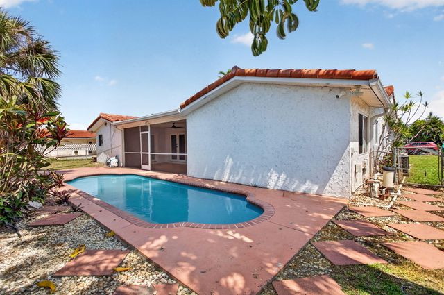 7504 NW 40th Place, Coral Springs, FL 33065