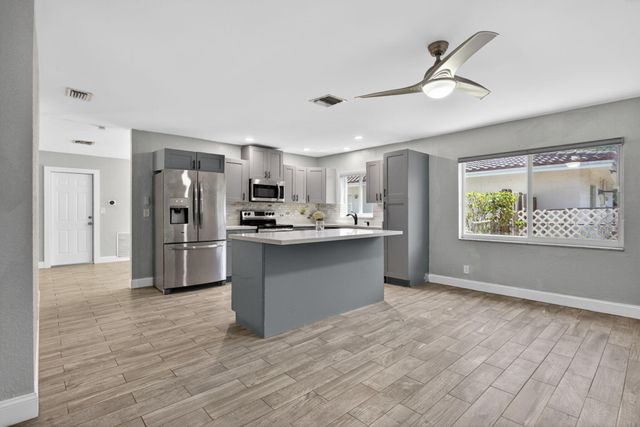 7504 NW 40th Place, Coral Springs, FL 33065