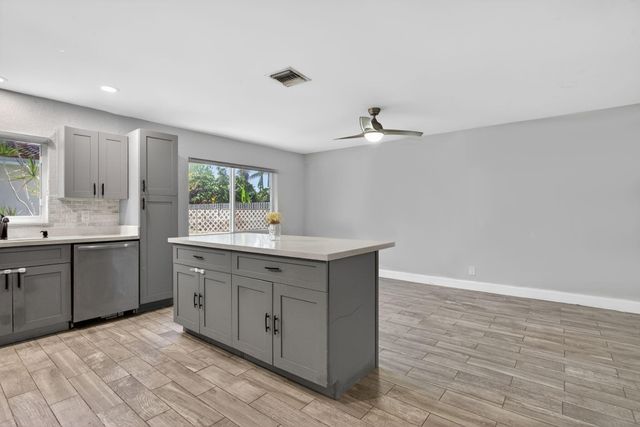 7504 NW 40th Place, Coral Springs, FL 33065