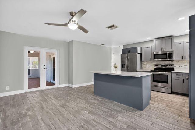 7504 NW 40th Place, Coral Springs, FL 33065