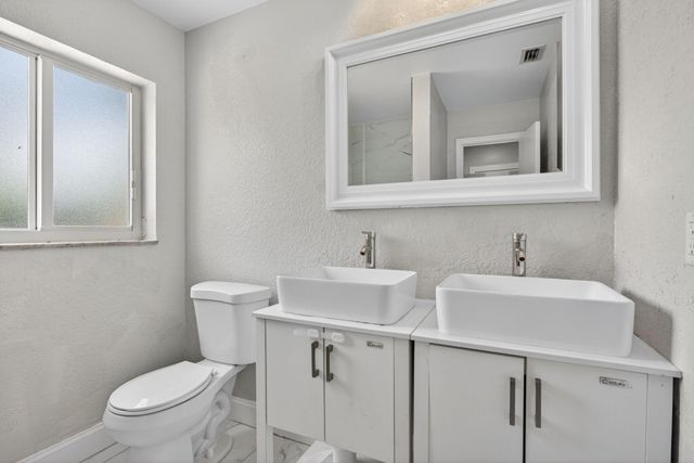 7504 NW 40th Place, Coral Springs, FL 33065