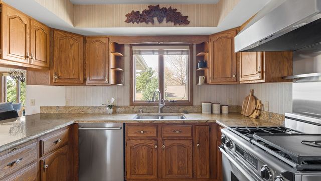 13424 S Utah Avenue, Davenport, IA 52804