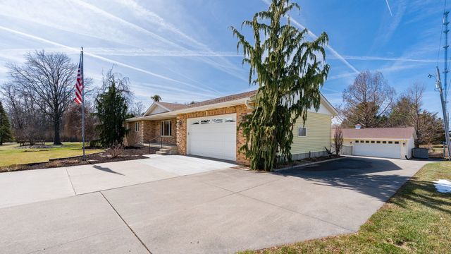 13424 S Utah Avenue, Davenport, IA 52804