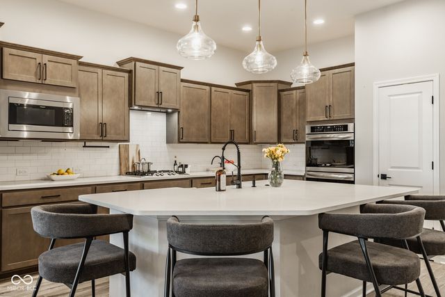 15516 Heatherbank Drive, Westfield, IN 46074