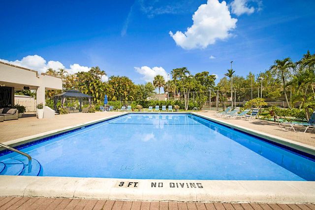 2541 Aragon Boulevard 202, Sunrise, FL 33322