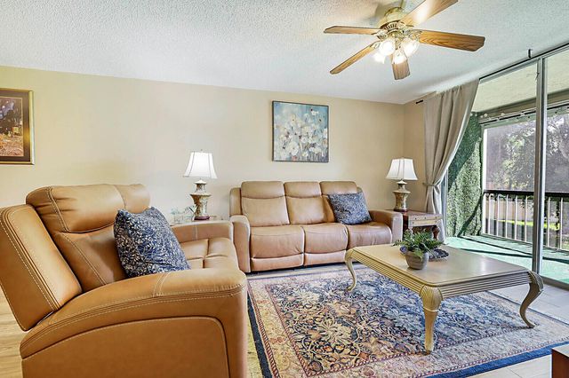 2541 Aragon Boulevard 202, Sunrise, FL 33322