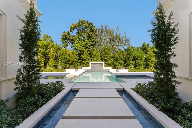 5901 SW 107th St, Pinecrest, FL 33156