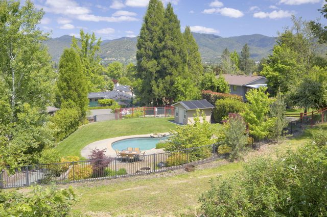 2202 SE Linden Lane, Grants Pass, OR 97527