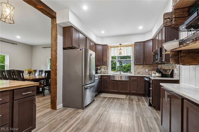 21 Harmony Hills Drive, Akron, OH 44321