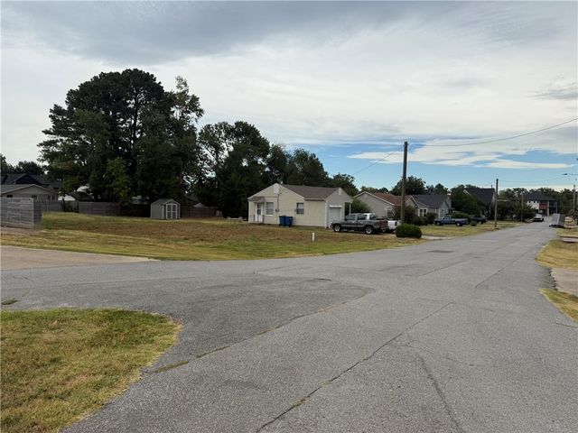 716 NW 6th Street, Bentonville, AR 72712