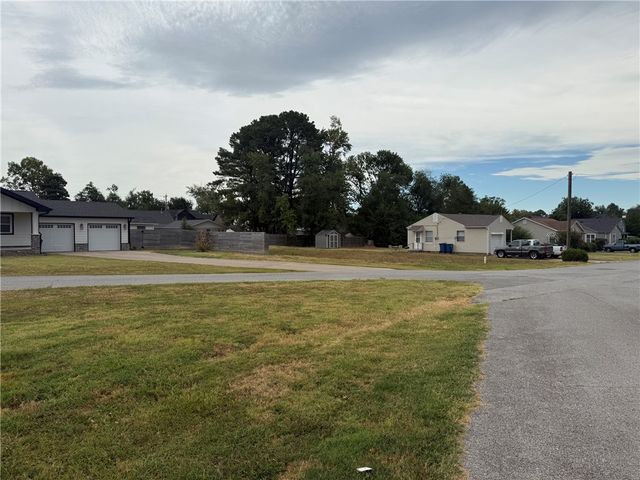 716 NW 6th Street, Bentonville, AR 72712