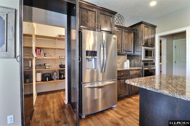 18954 Pratt Street, Elkhorn, NE 68022