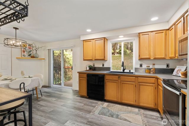 22445 Sunridge Way NE, Poulsbo, WA 98370
