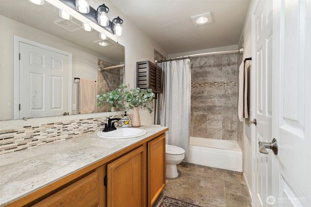 22445 Sunridge Way NE, Poulsbo, WA 98370