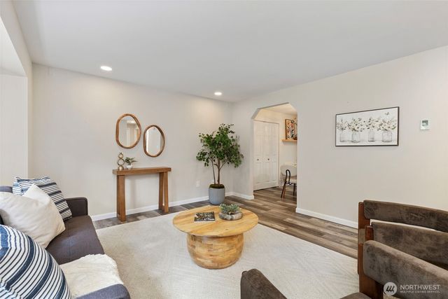 22445 Sunridge Way NE, Poulsbo, WA 98370