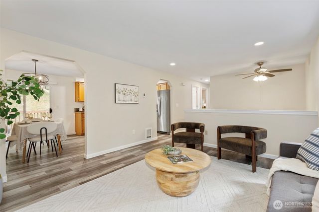 22445 Sunridge Way NE, Poulsbo, WA 98370