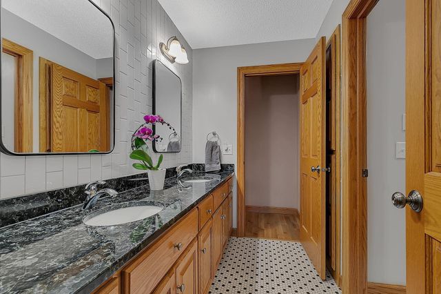 1403 Broadway Ave Avenue S, Sauk Rapids, MN 56379