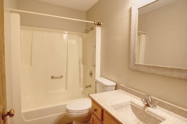 1324 Post Oak Court, Crest Hill, IL 60403