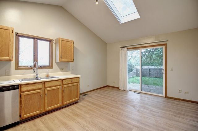 1324 Post Oak Court, Crest Hill, IL 60403