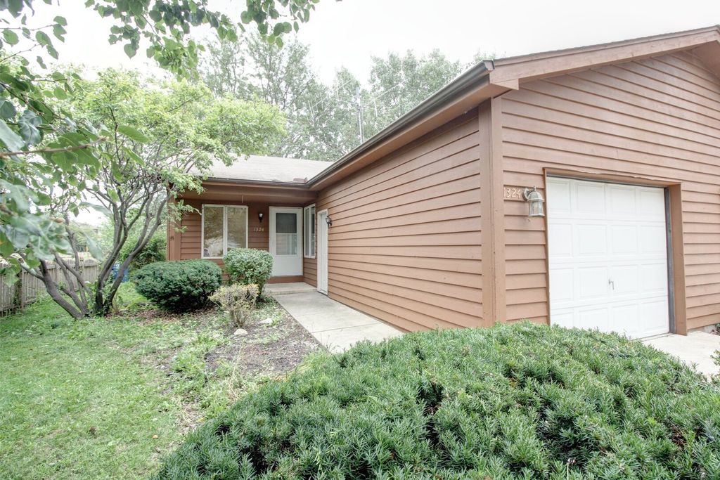 1324 Post Oak Court, Crest Hill, IL 60403
