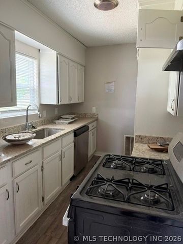 210 E Will Rogers Boulevard, Claremore, OK 74017
