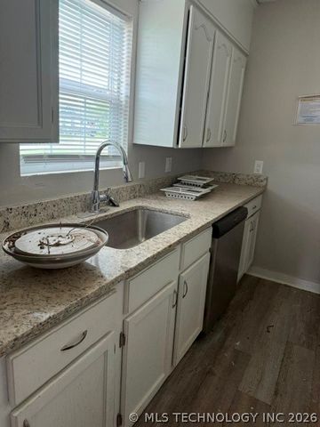 210 E Will Rogers Boulevard, Claremore, OK 74017