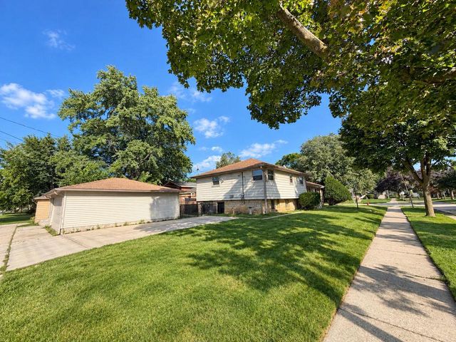 8706 W Courtland AVENUE, Milwaukee, WI 53225
