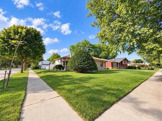 8706 W Courtland AVENUE, Milwaukee, WI 53225