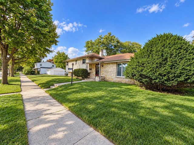 8706 W Courtland AVENUE, Milwaukee, WI 53225