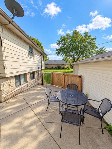 8706 W Courtland AVENUE, Milwaukee, WI 53225