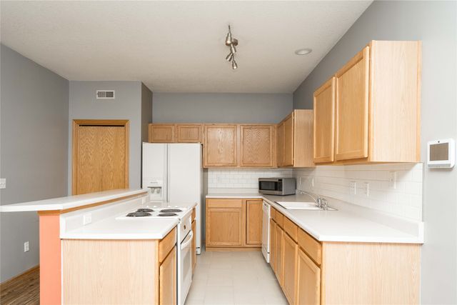 950 67th Street 410, West Des Moines, IA 50266