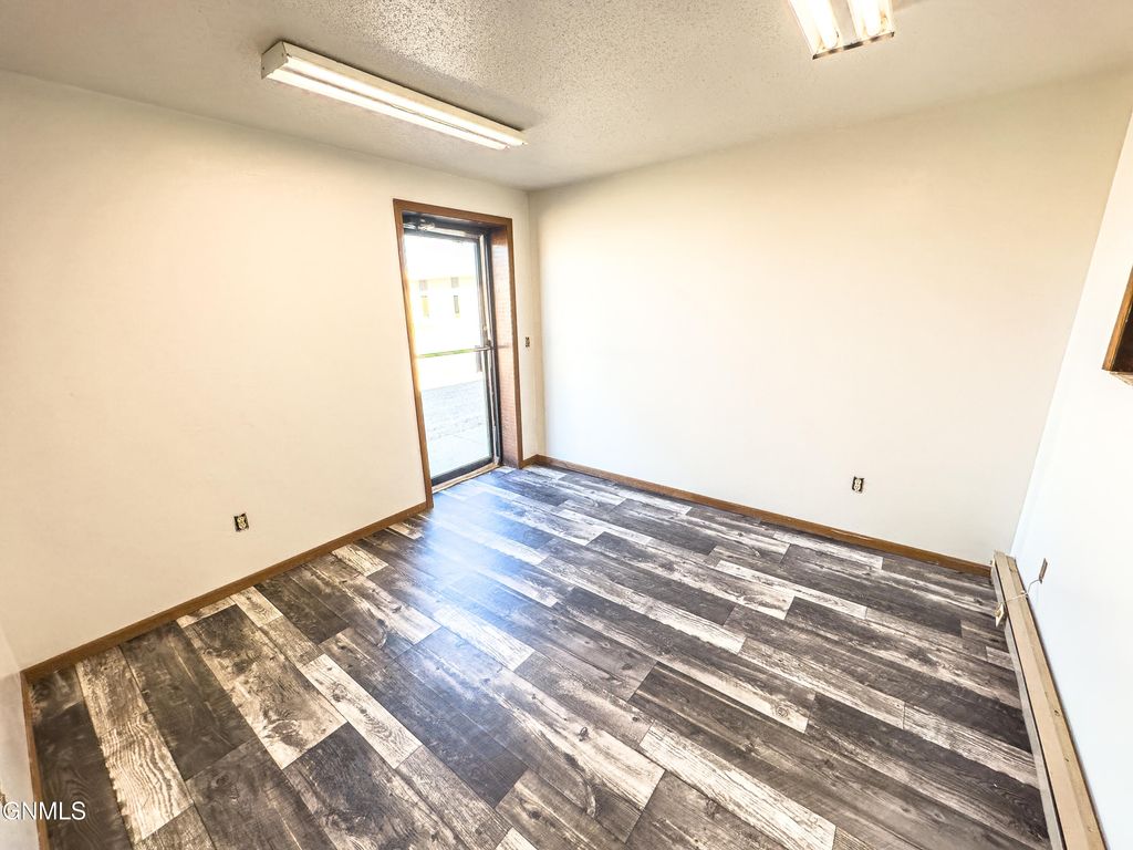 606 Broadway E, Williston, ND 58801 photo 10