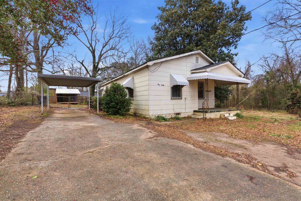 140 Simpson Ave Avenue, Woodruff, SC 29388