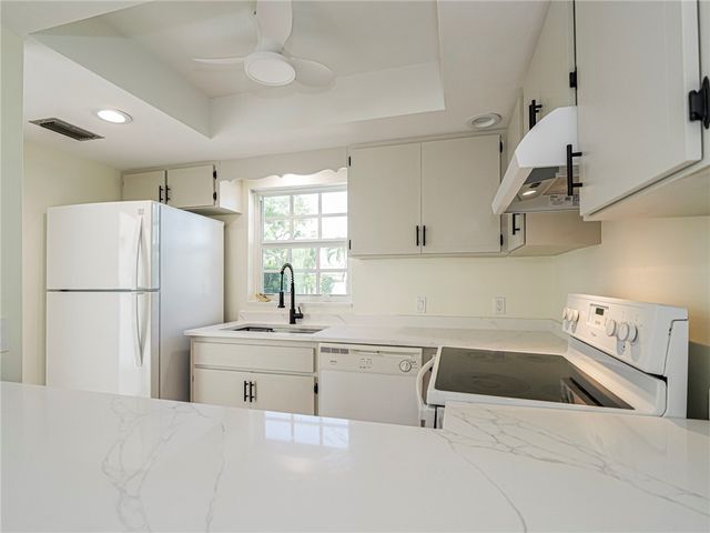 4890 Bethel Creek Drive 5, Vero Beach, FL 32963