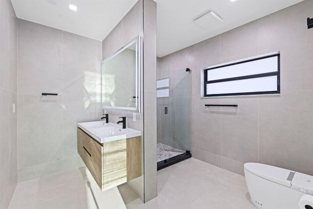 5641 Bayview Drive, Fort Lauderdale, FL 33308