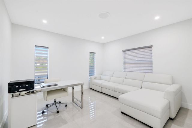 5641 Bayview Drive, Fort Lauderdale, FL 33308