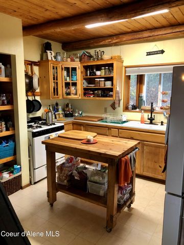 1452 Grizzly Gap Rd, Naples, ID 83847