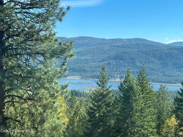 1452 Grizzly Gap Rd, Naples, ID 83847