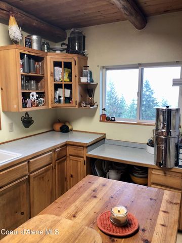 1452 Grizzly Gap Rd, Naples, ID 83847