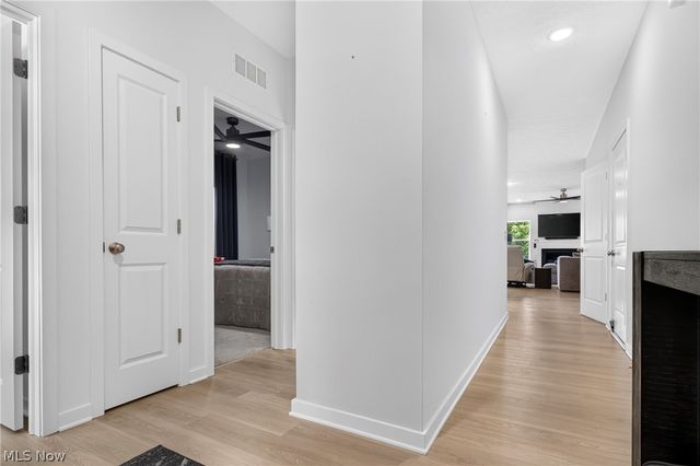 752 Hampshire Court, Amherst, OH 44001