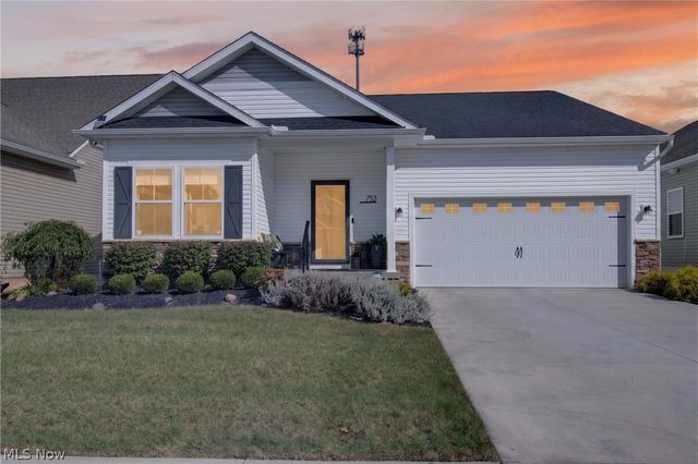 752 Hampshire Court, Amherst, OH 44001