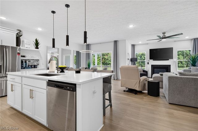 752 Hampshire Court, Amherst, OH 44001
