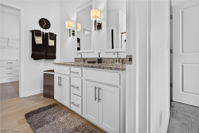 752 Hampshire Court, Amherst, OH 44001