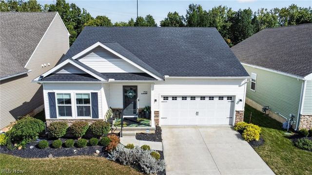 752 Hampshire Court, Amherst, OH 44001